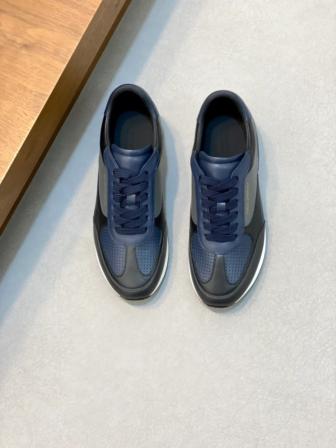 Men's Men's Shoes 💰900••Classic••Dolce&Gabbana••DG✔️High-end men's sports•casual shoes. Original goods from top counters. Original imported cowhide, multi-material splicing design ➕Imported cowhide lining, cowhide feet ➕Original TPR elastic outsole.  Size: 39-44 (38, 45 customized)